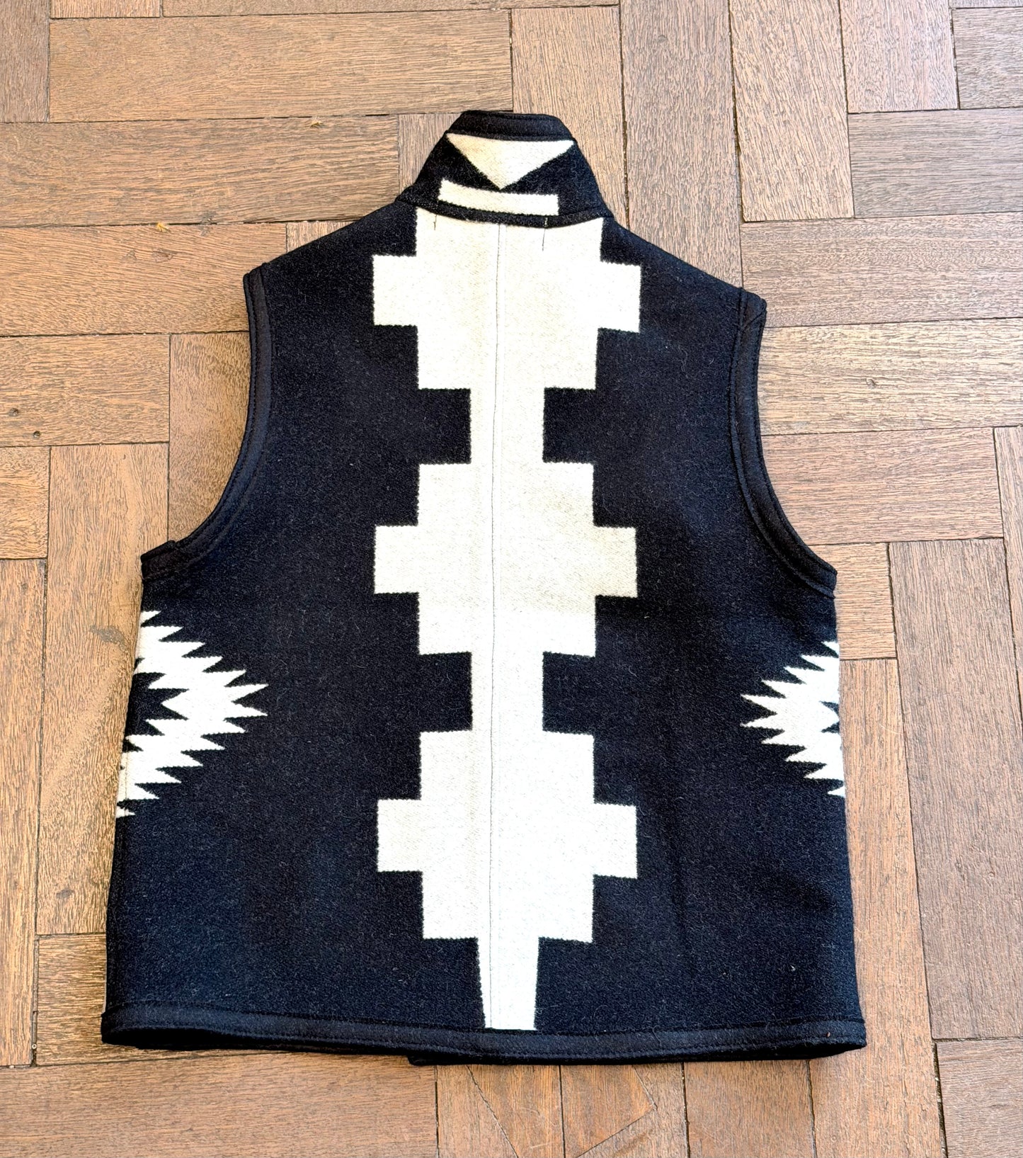 New collection black and white Gilet