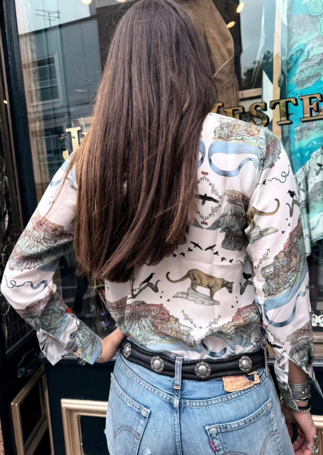 White Mountain lion shirt