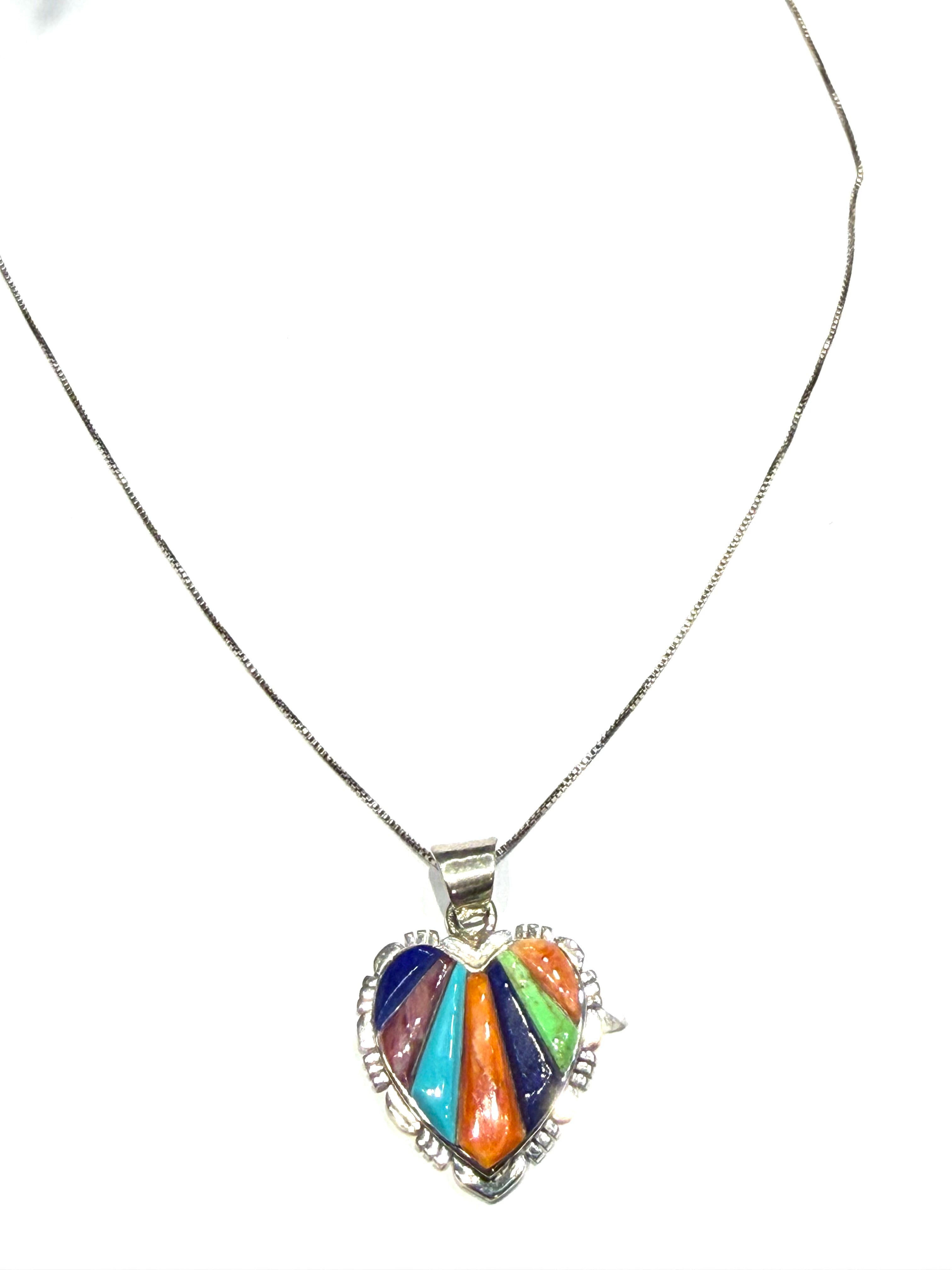 Heart inlaid pendent& chain