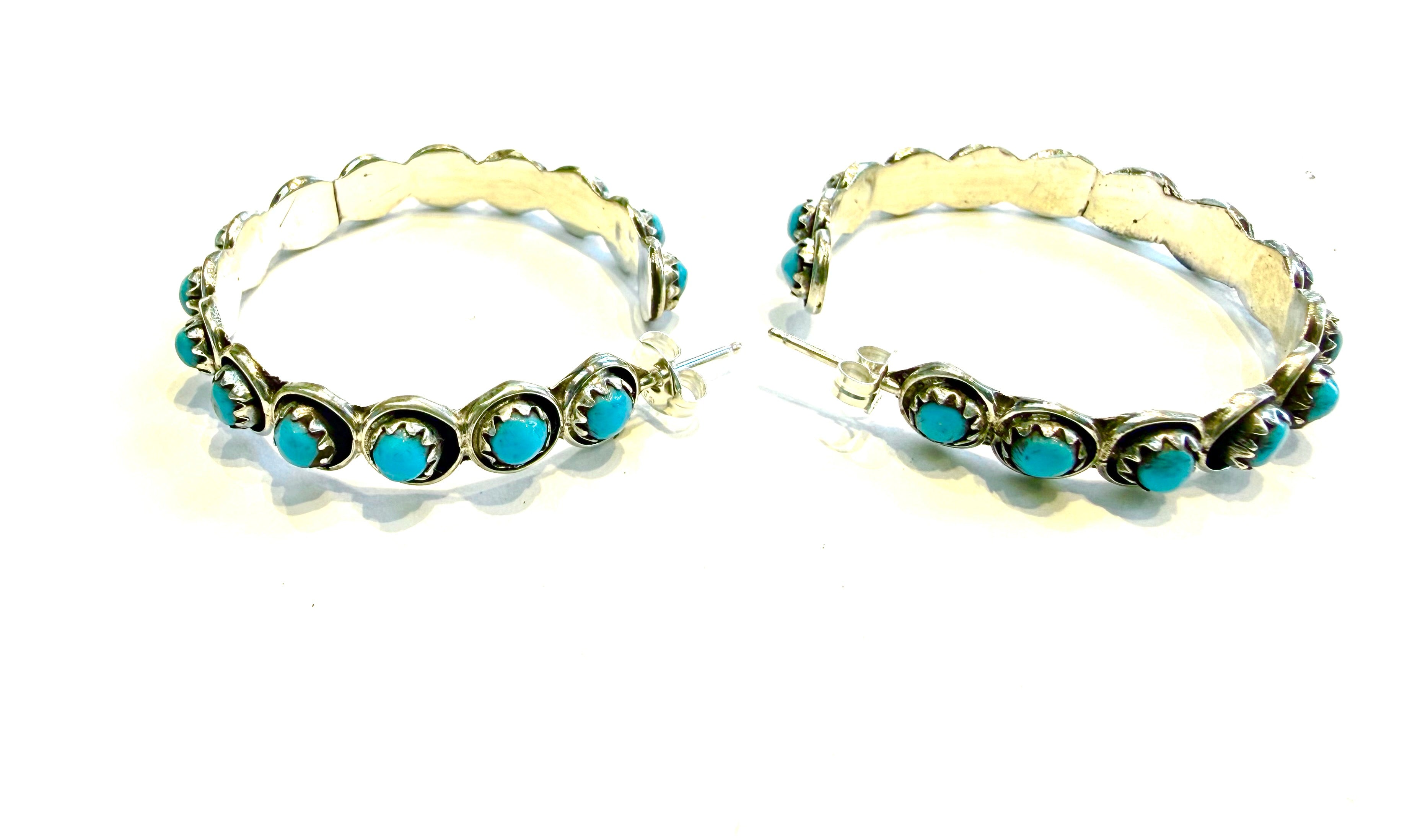Medium hoop earring