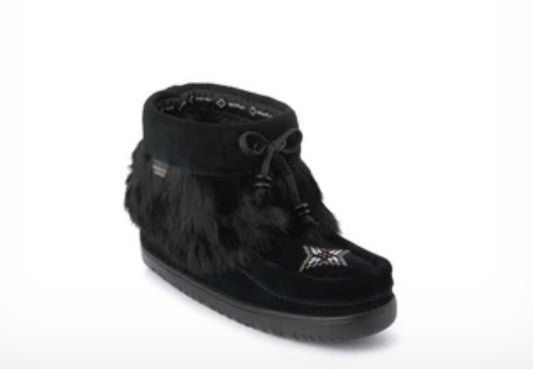 Short mukluks black