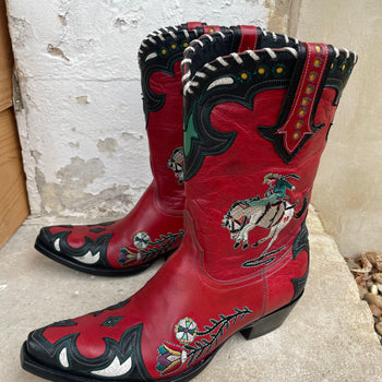 Red horse rider cowboyboots