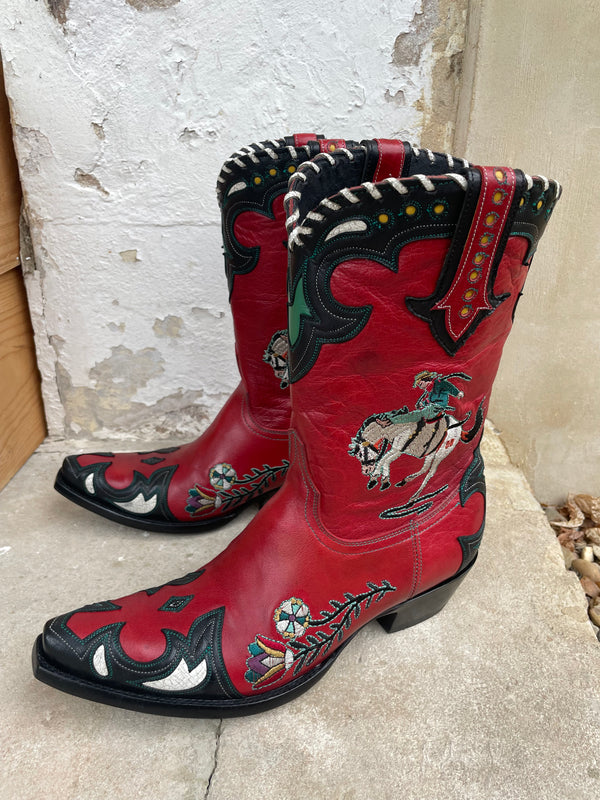 Red horse rider cowboyboots