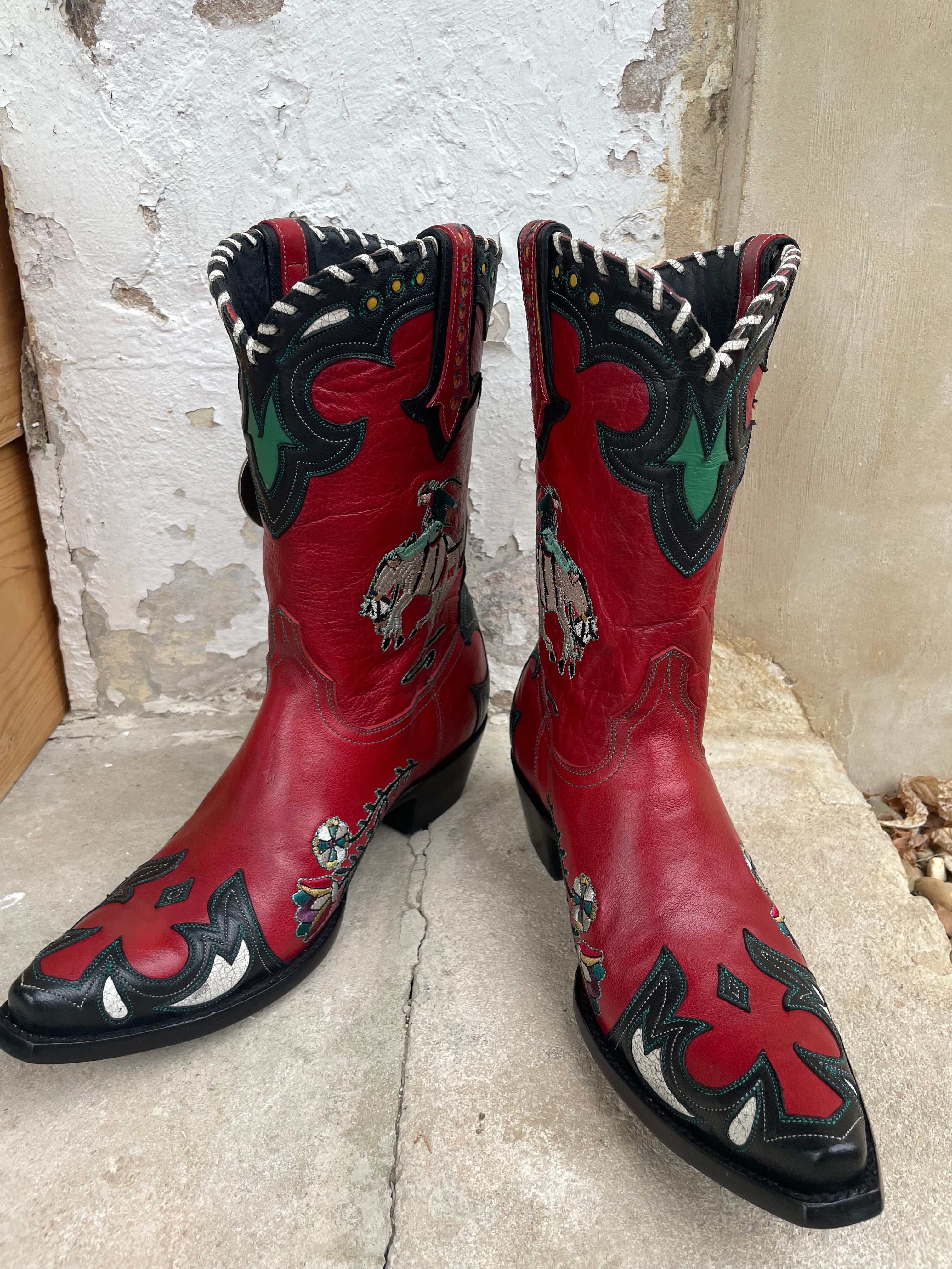 Red horse rider cowboyboots