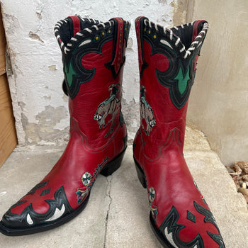 Red horse rider cowboyboots