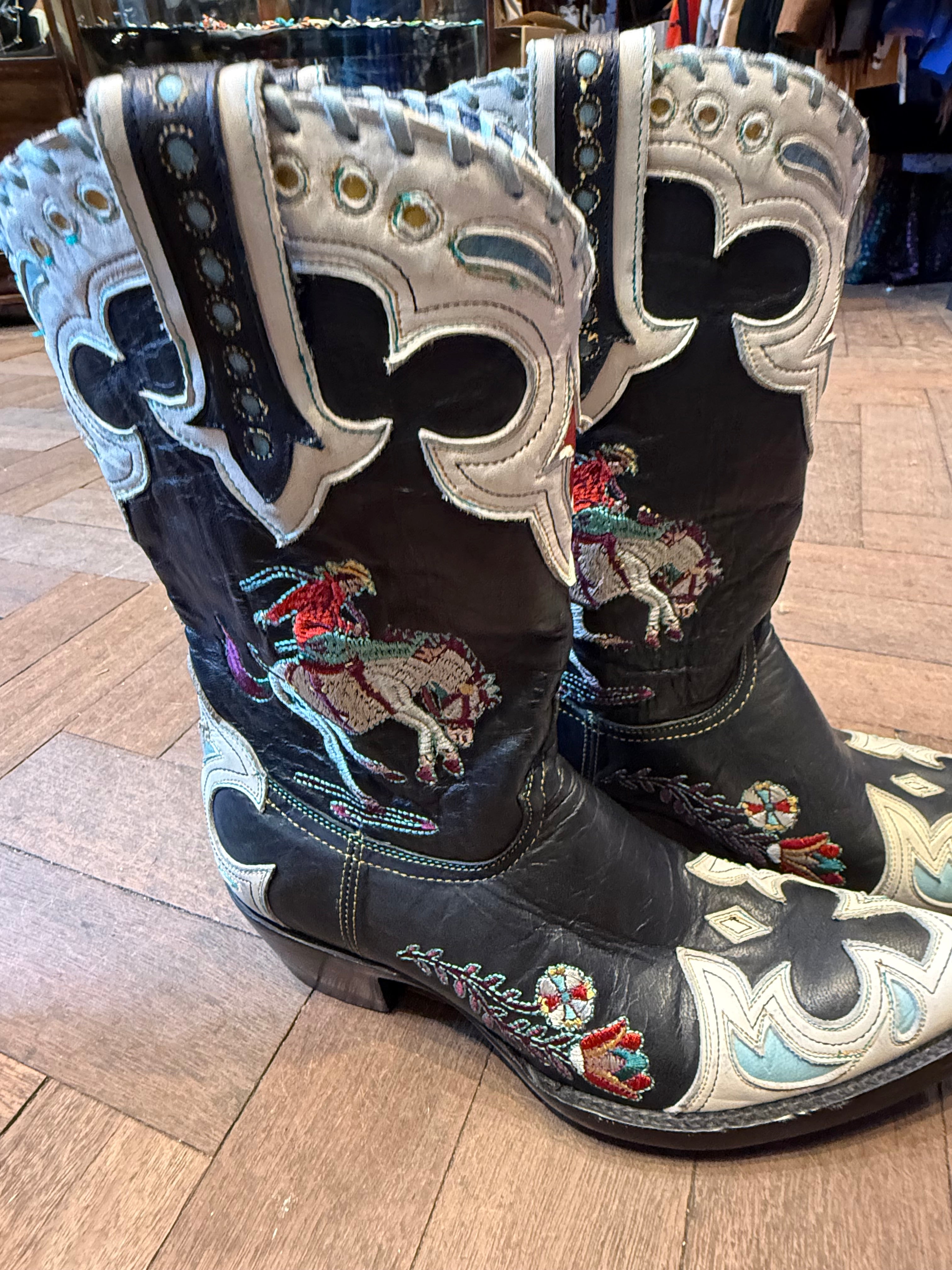Hand embroidered cowboy boots