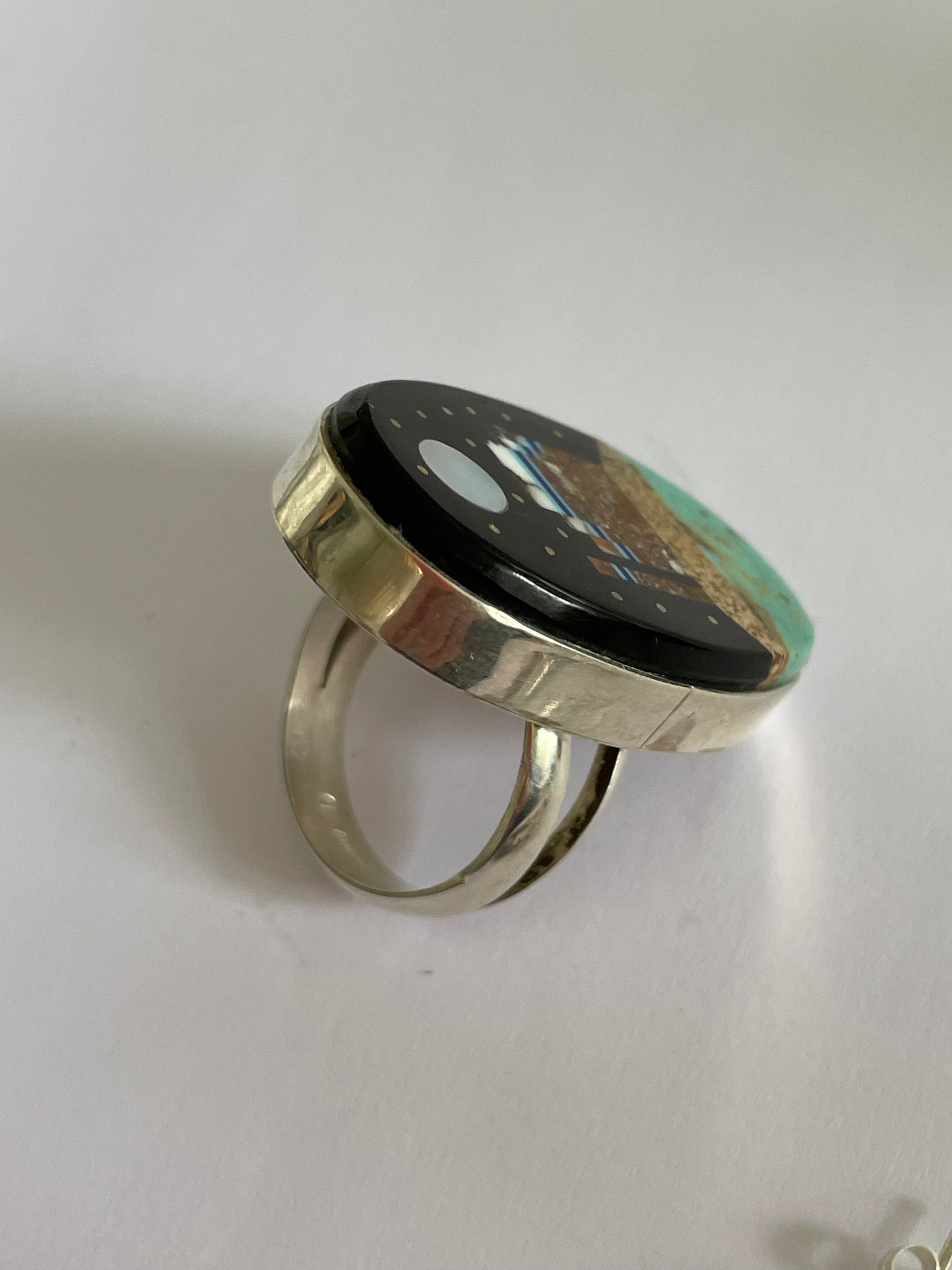 Inlaid stone monument valley ring
