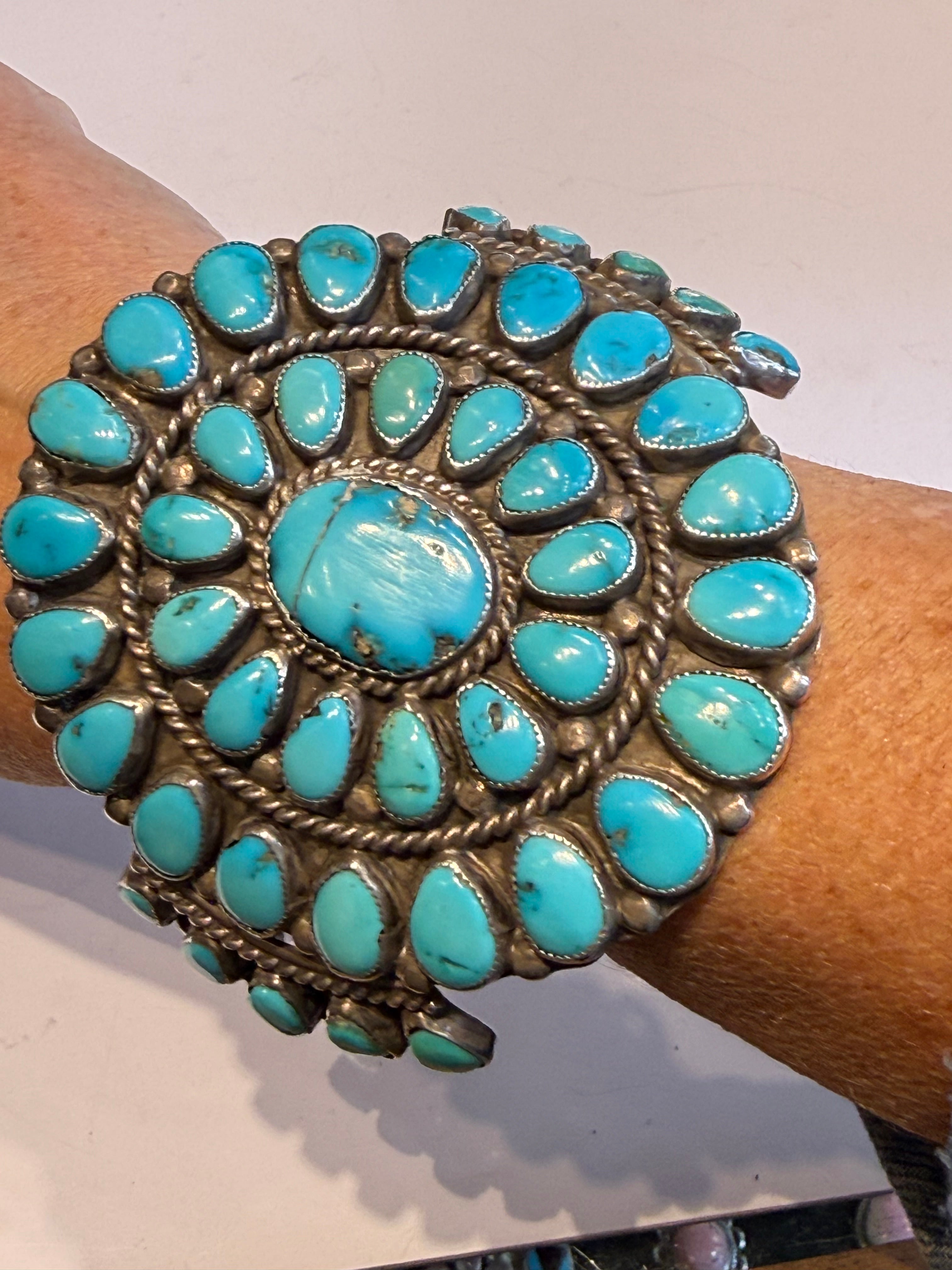 Beautiful vintage 1950s turquoise bracelet