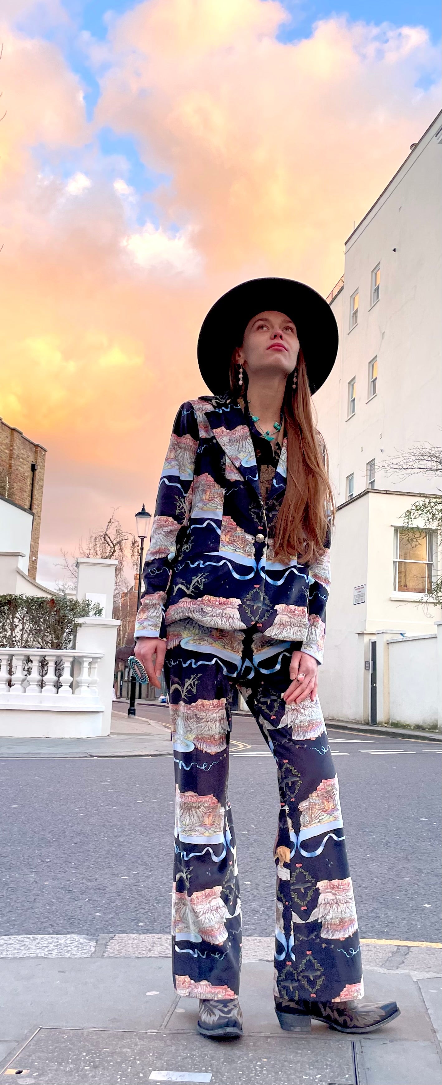 Velvet jacket mountain lion print