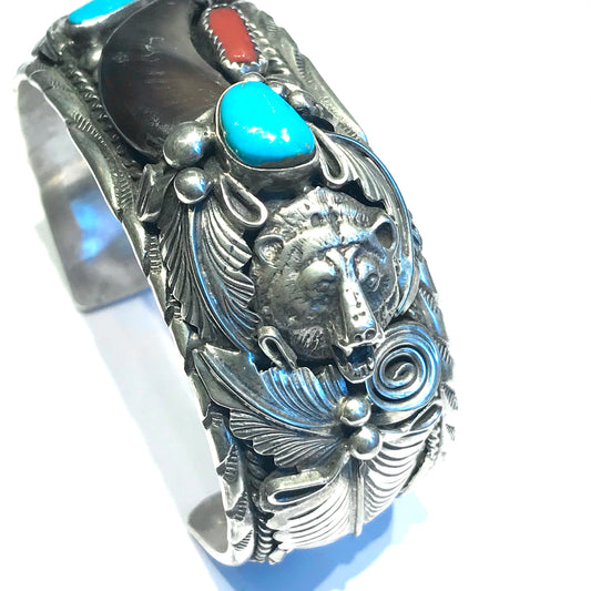 Bear bracelet with claw