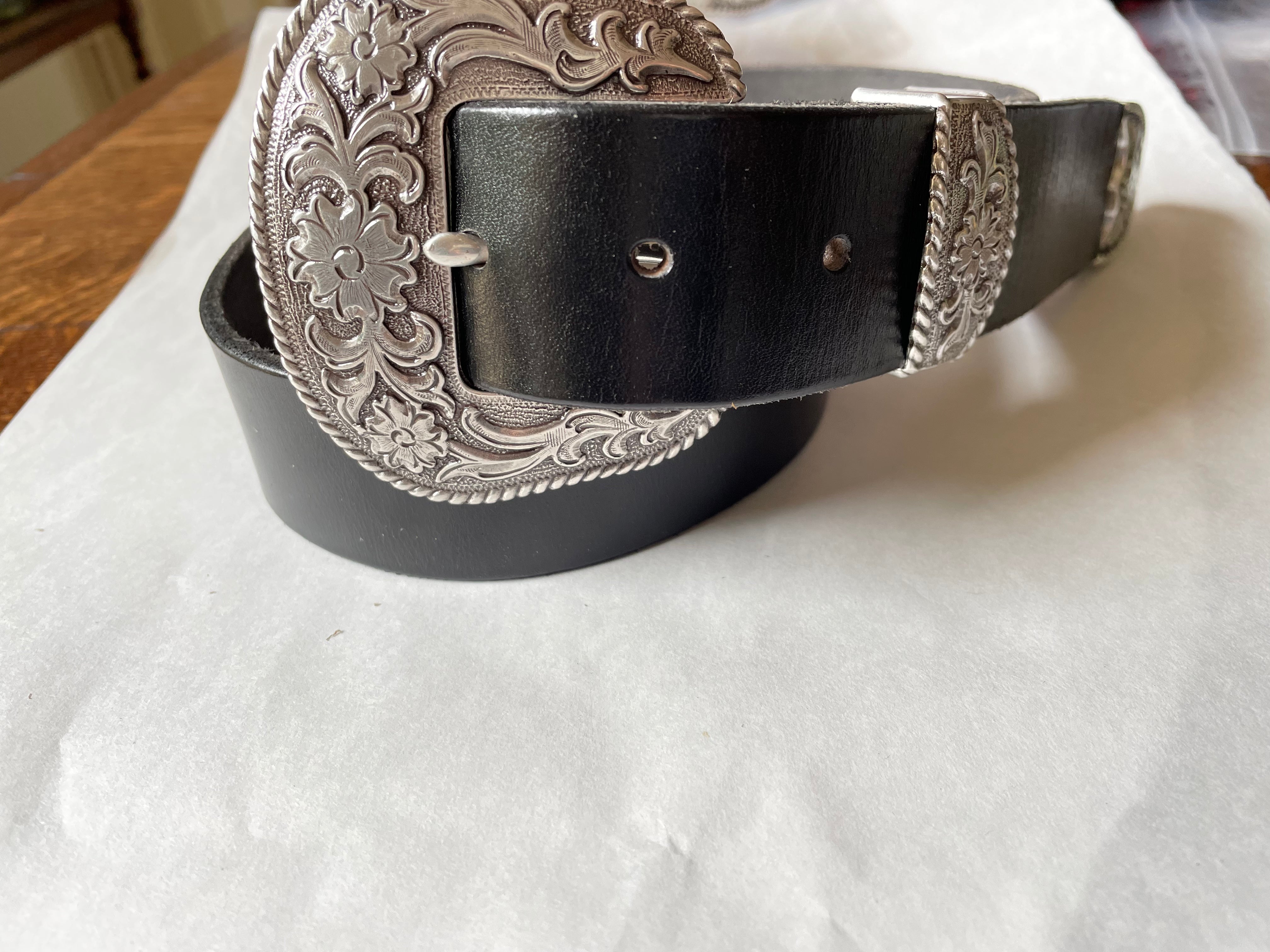 Belt black with buckle and tip