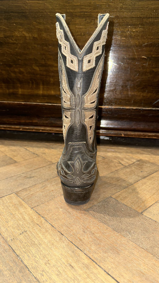 Butterfly black boots