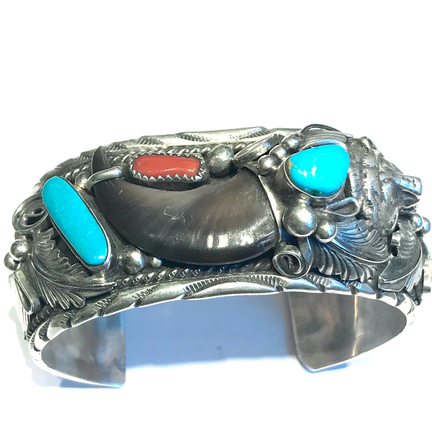 Bear bracelet with claw