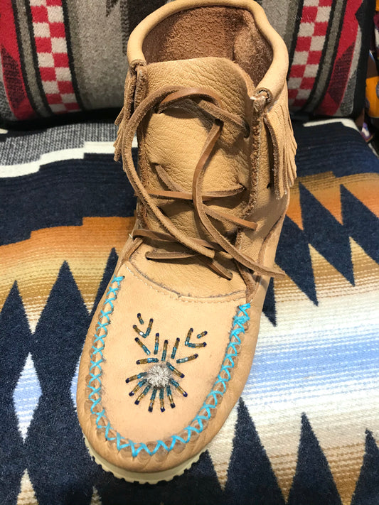 Short Canadian moccasins