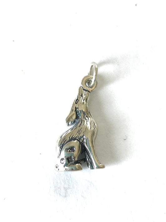 Wolf charm / pendent