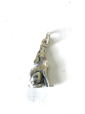 Wolf charm / pendent