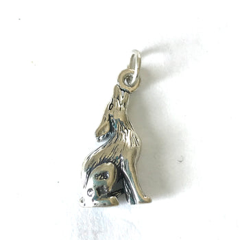 Wolf charm / pendent