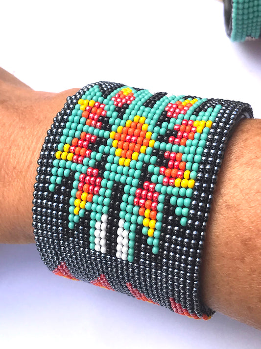Beaded cuff grey