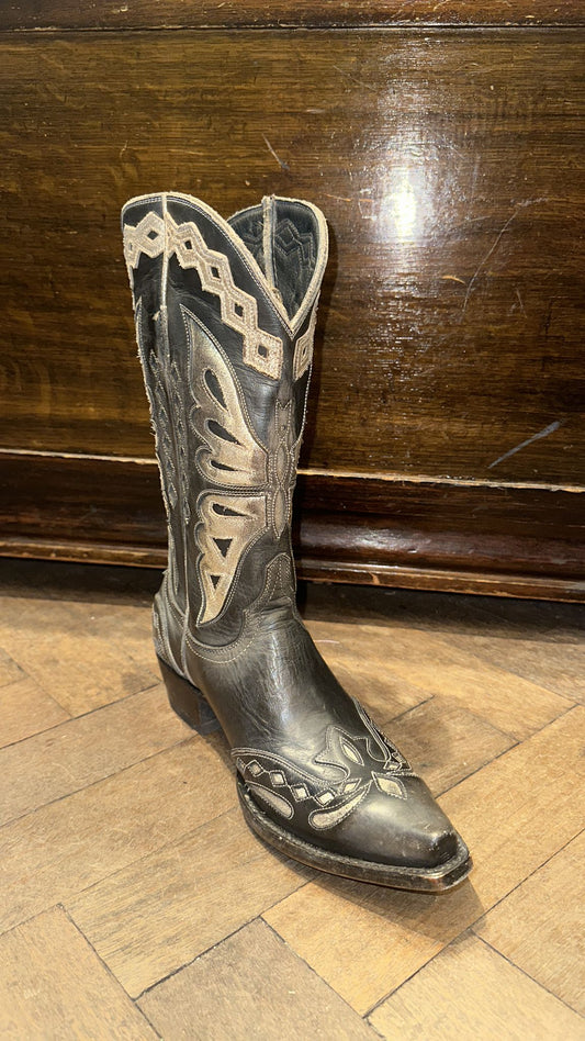 Butterfly black boots