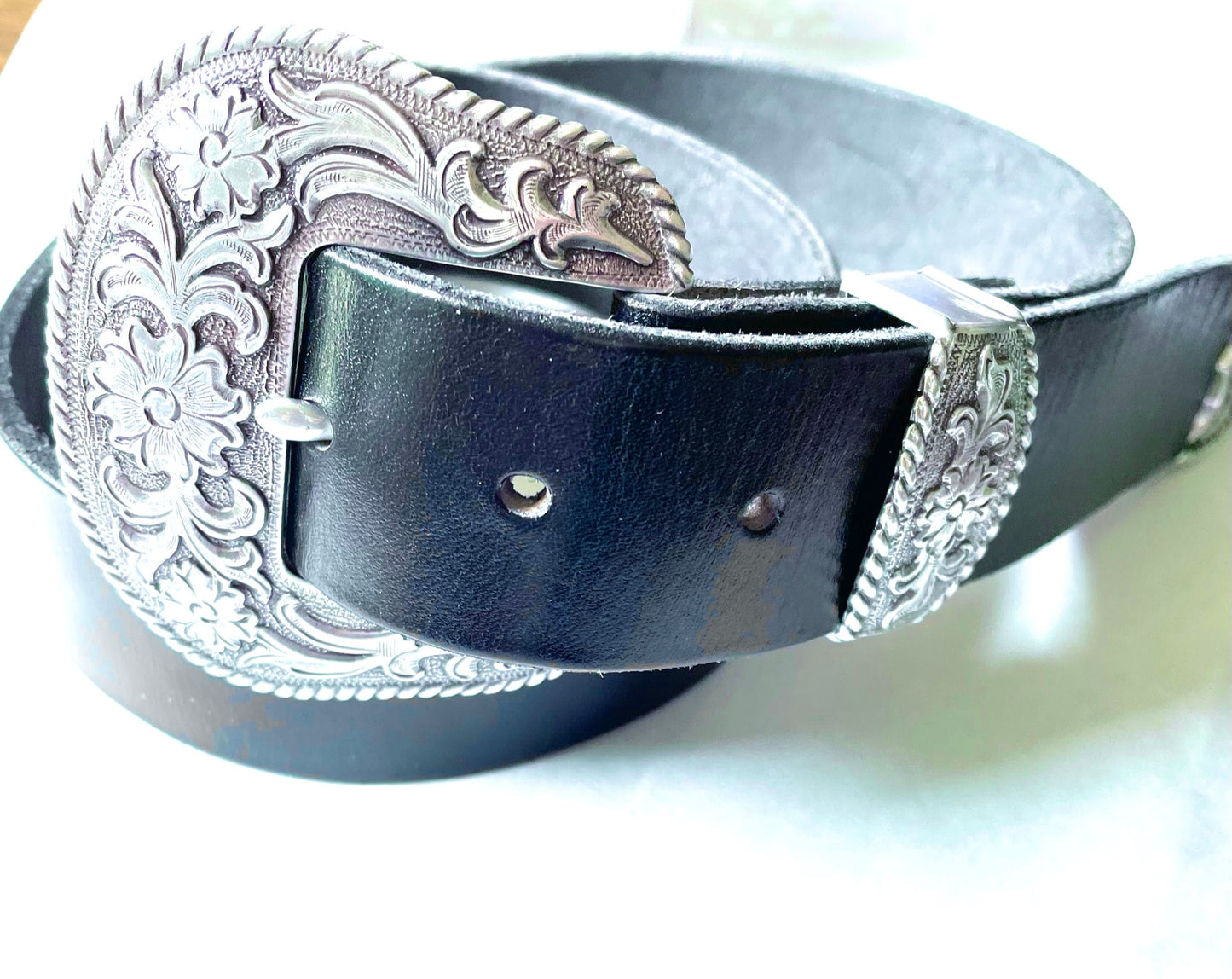 Belt black with buckle and tip